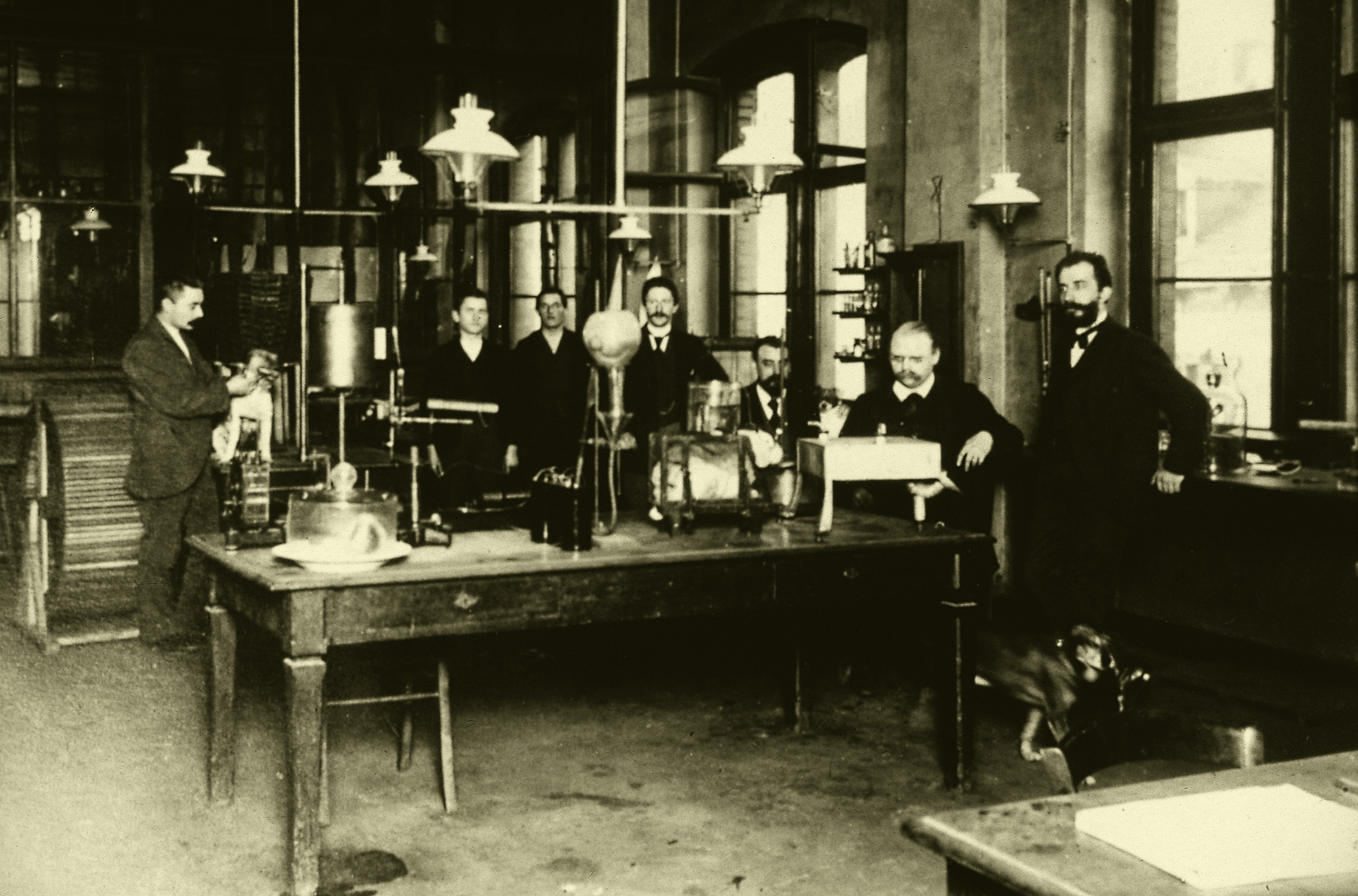scientists_in_a_laboratory.jpg