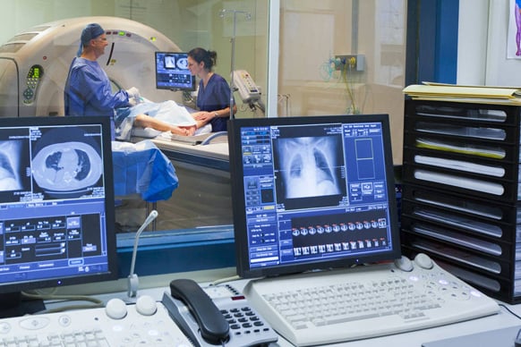 Health_personnel_conducting_MRI