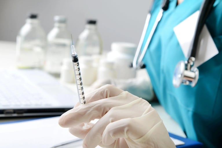 doctor_holding_syringe.jpg