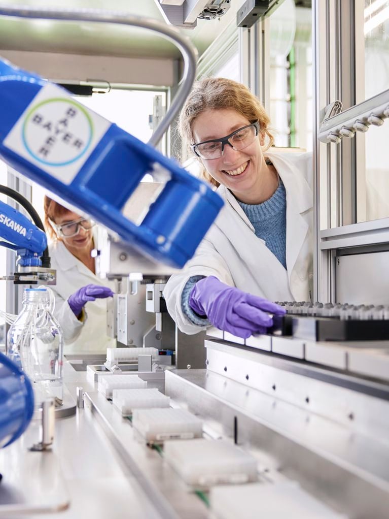 researchers-at-phenotyping-platform-15.jpg