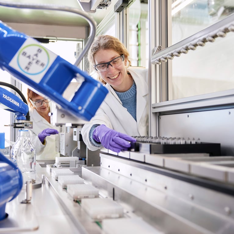 researchers-at-phenotyping-platform-15.jpg