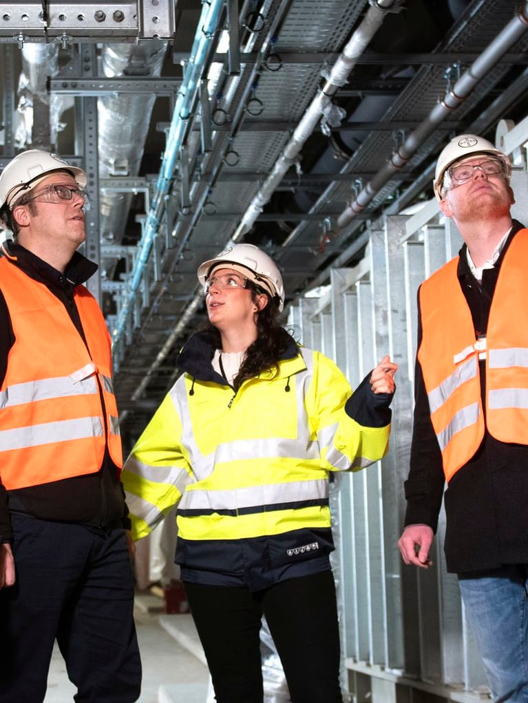 Julia or Luzaan option 1.jpg