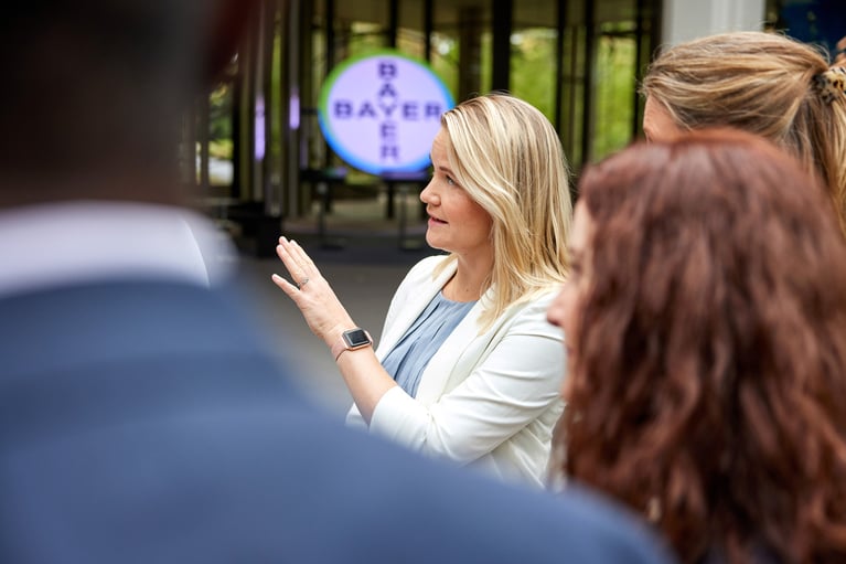 bayer-employees-discussing-28.jpg