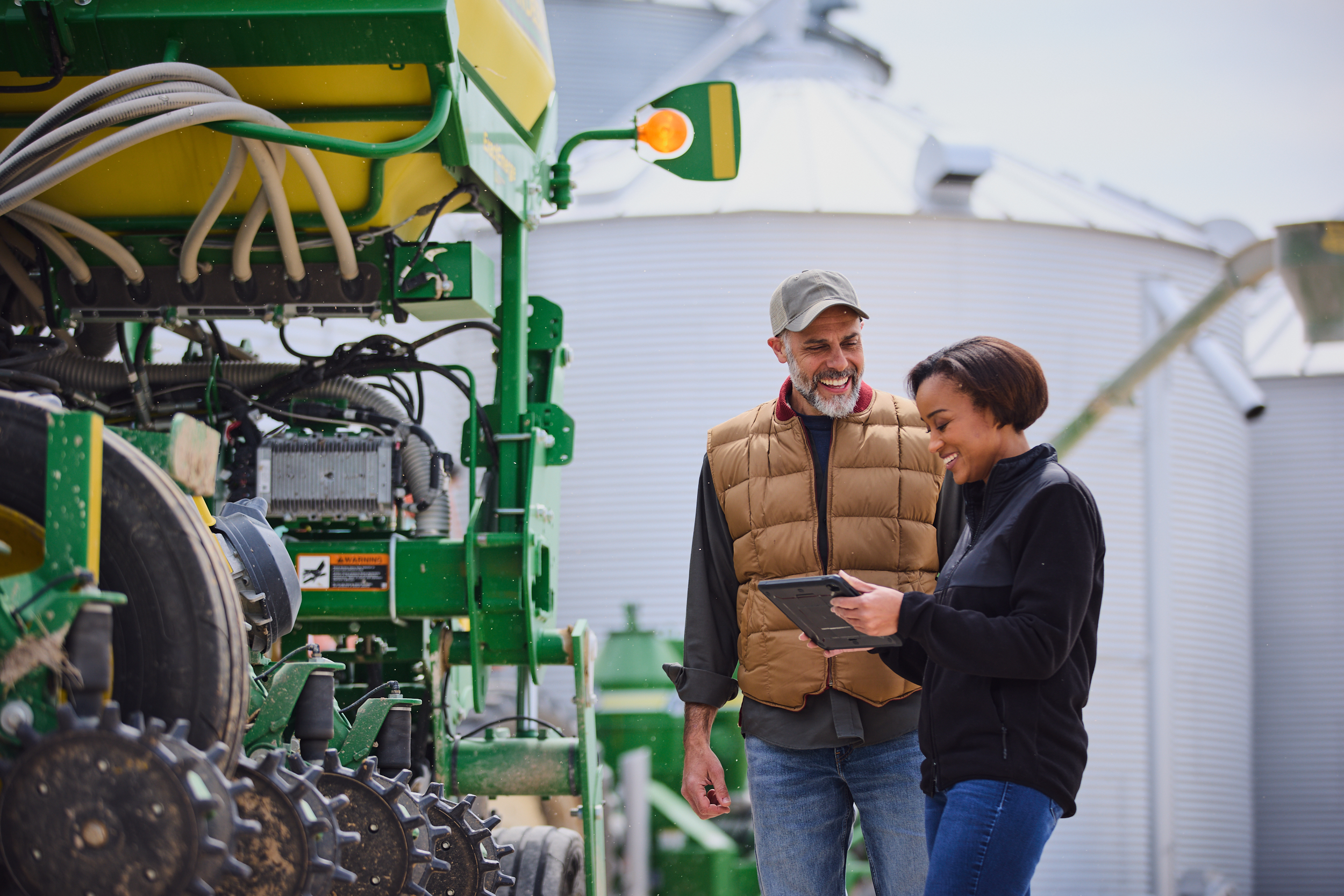 crop-experts-with-tablet-pc.jpg