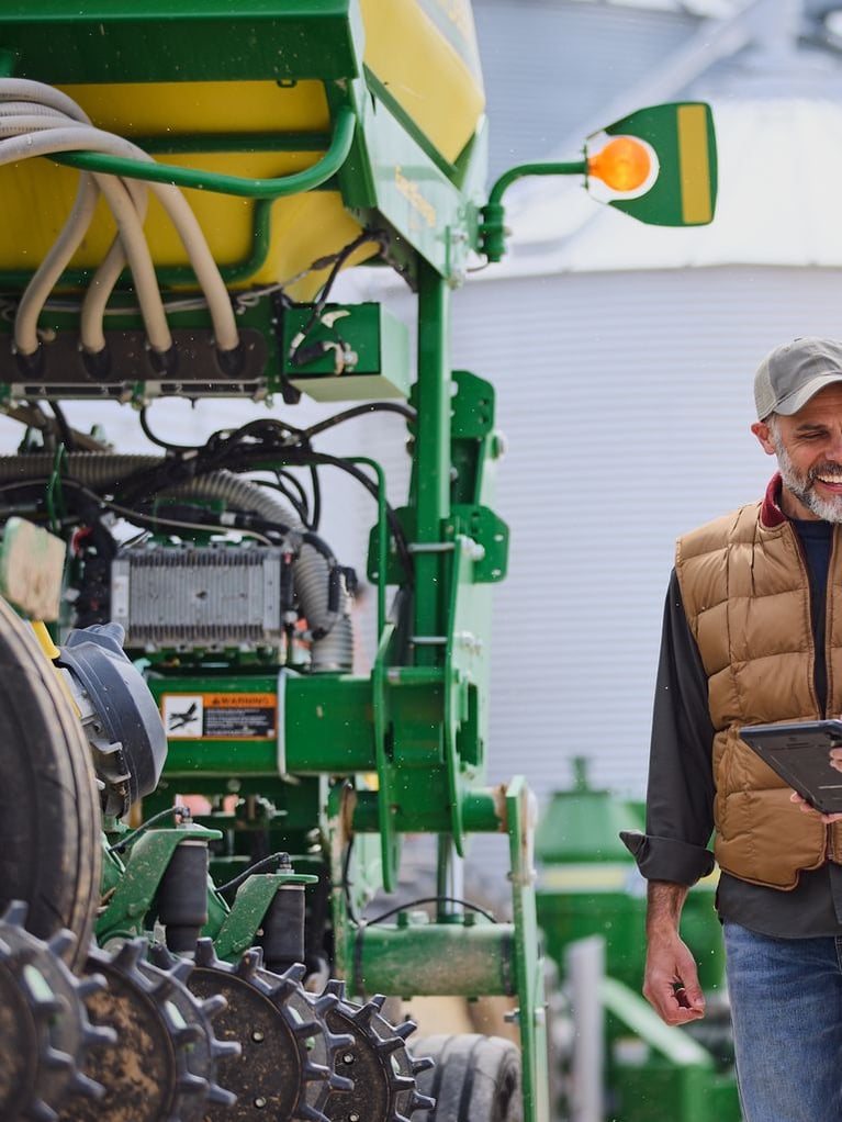 crop-experts-with-tablet-pc.jpg