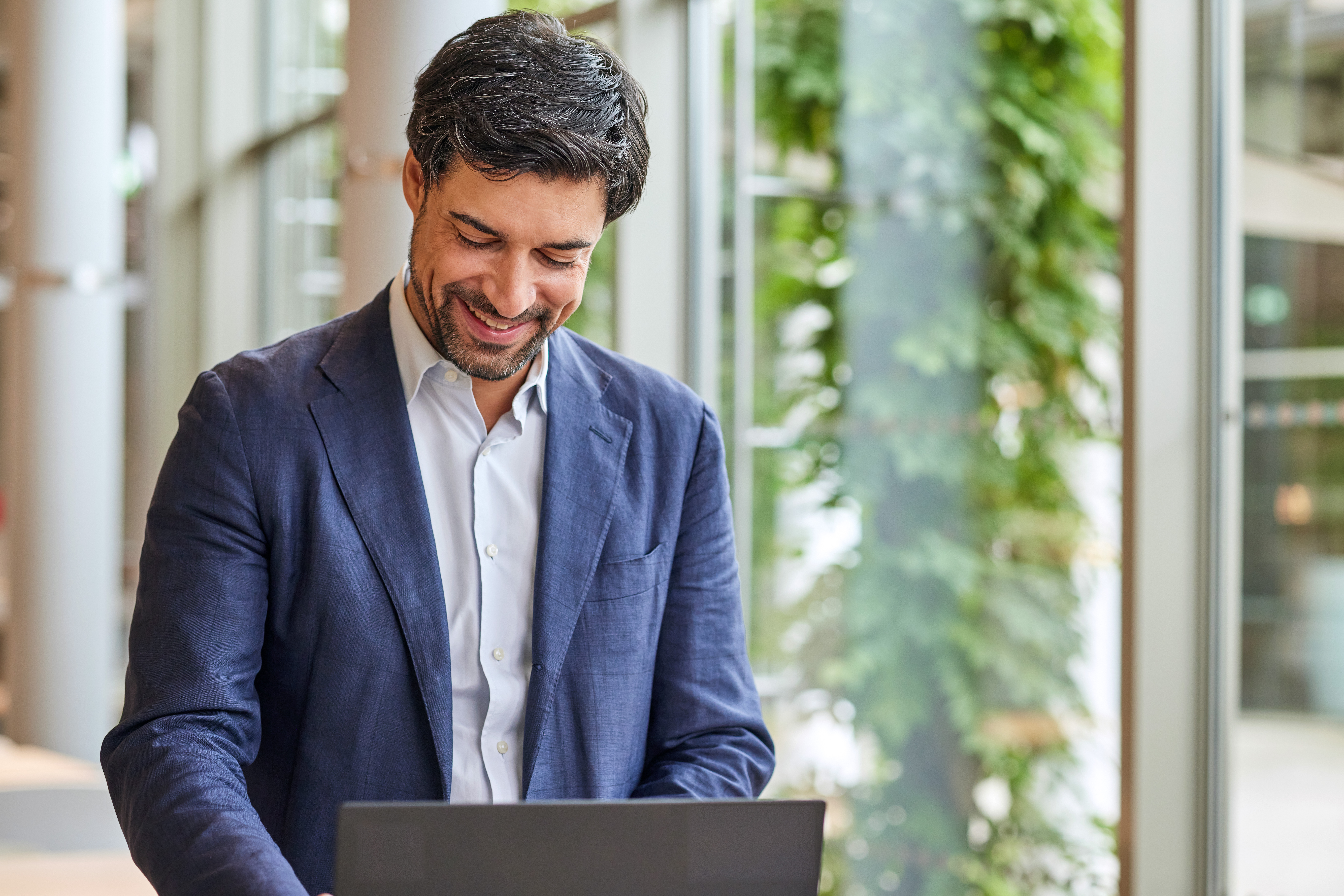 bayer-employee-at-a-laptop-2.jpg