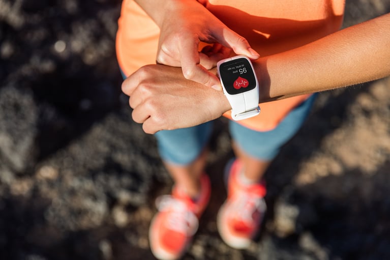 runner_using_smart_watch.jpg