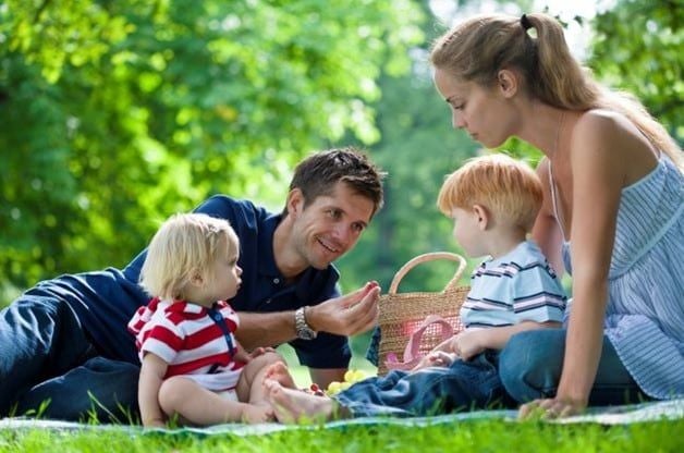 parents-with-children-picnic.jpg