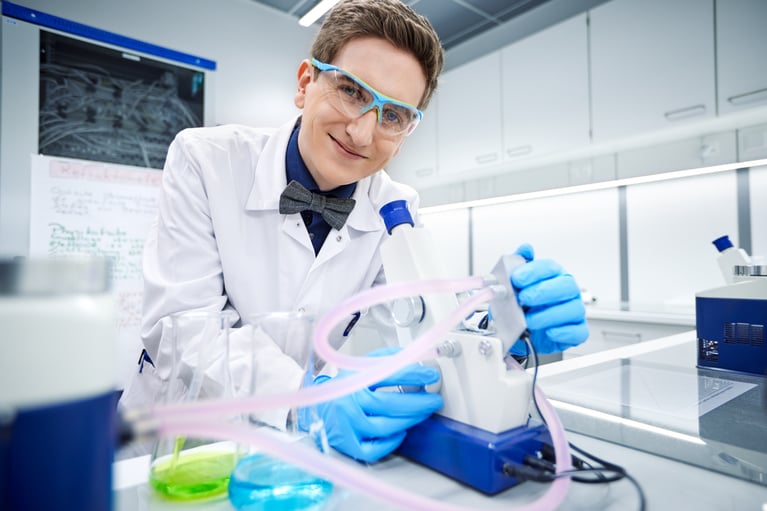 trainee-in-a-lab-2.jpg