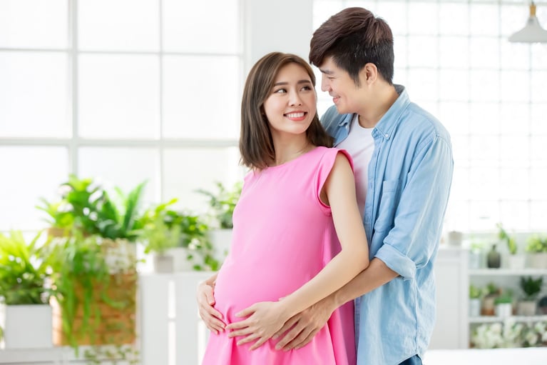 asian_pregnant_woman_with_husband.jpg
