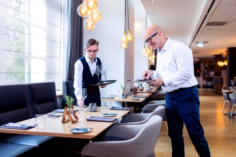 Team Service_Bayer_Gastronomie_MG_3047-Bearbeitet.jpg