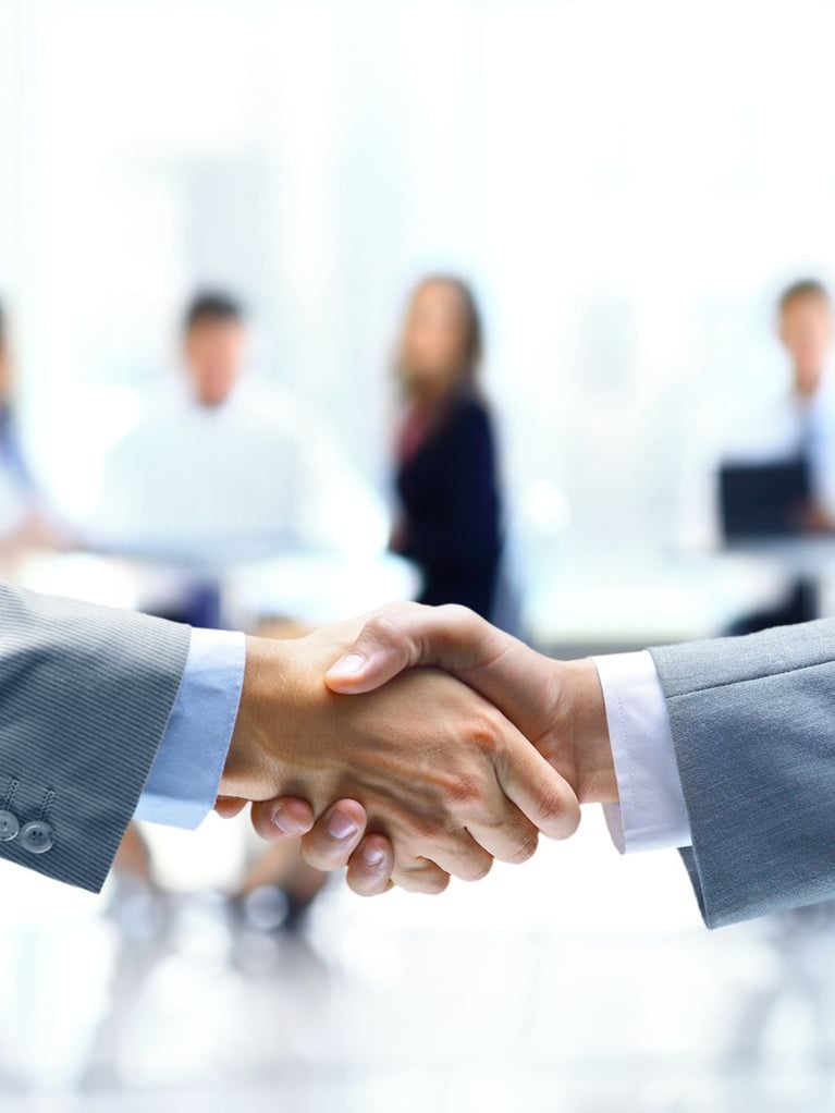 handshake_between_business_people_5.jpg