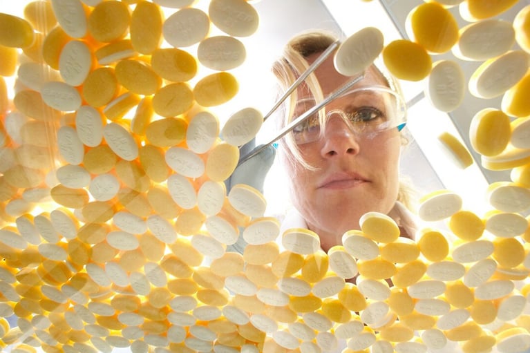 researcher with aspirin tablet 1280x720
