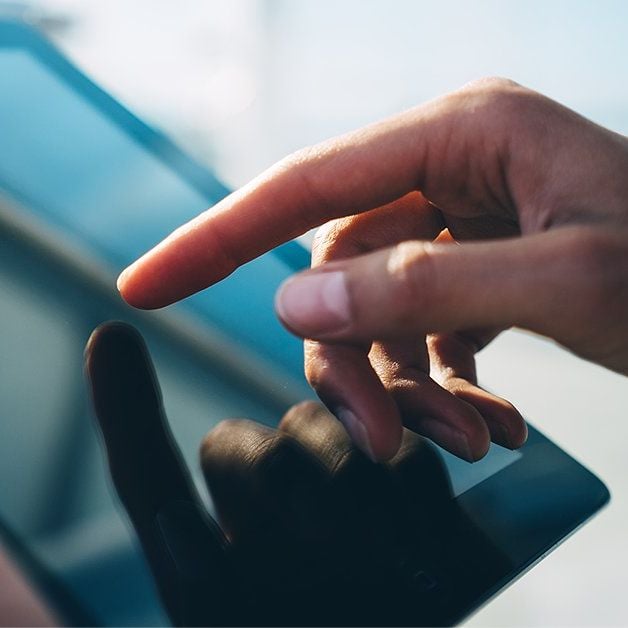 finger tipping at tablet 1200x628