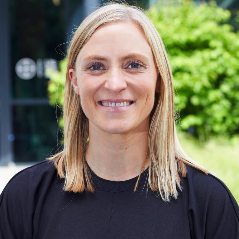 Kate Connors headshot 24.jpg