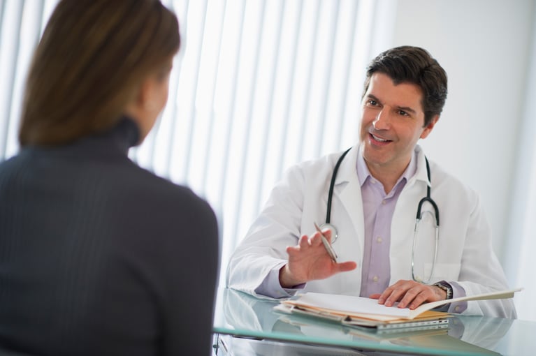 Private Kranken_Doctor_talking_to_patient_37178_0Previewmedium.jpg