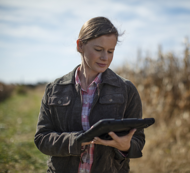 farmer_reviewing_data_in_a_cornfield_3.jpg