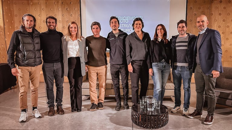 los-equipos-de-asea-bayer-y-panelistas-invitados.jpeg