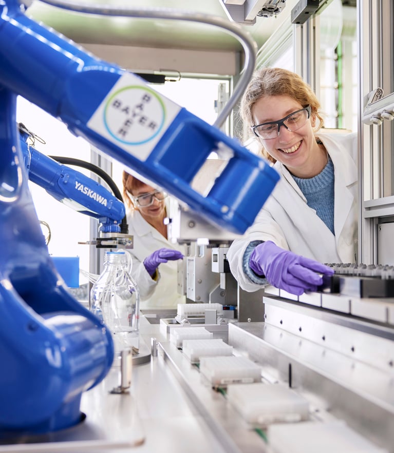 researchers-at-phenotyping-platform-15.jpg