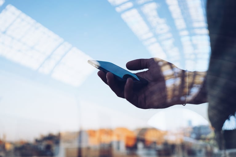 finger_tipping_at_smartphone_3.jpg