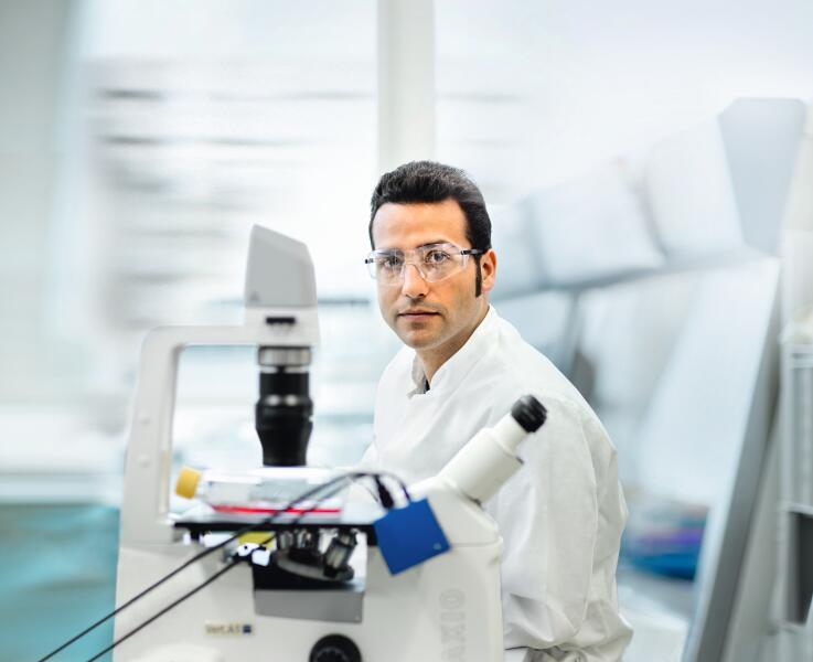 dkfz-researcher-lab-2.jpg