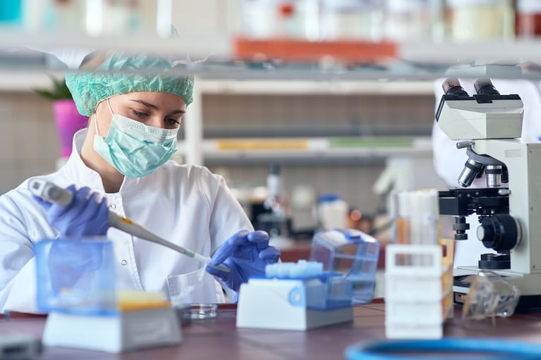 scientist_analyzing_coronavirus_sample.jpeg