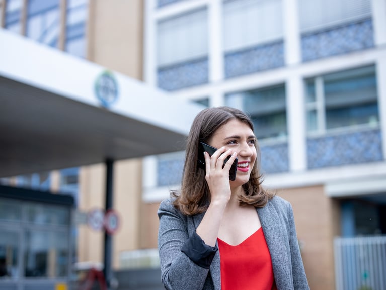 employee_speaks_into_cellphone.jpg