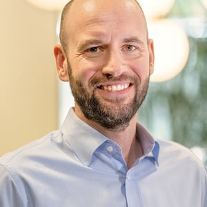 nils-bauer-190x222.jpg