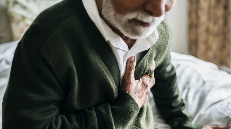 Imagen de un anciano con insuficiencia cardiaca