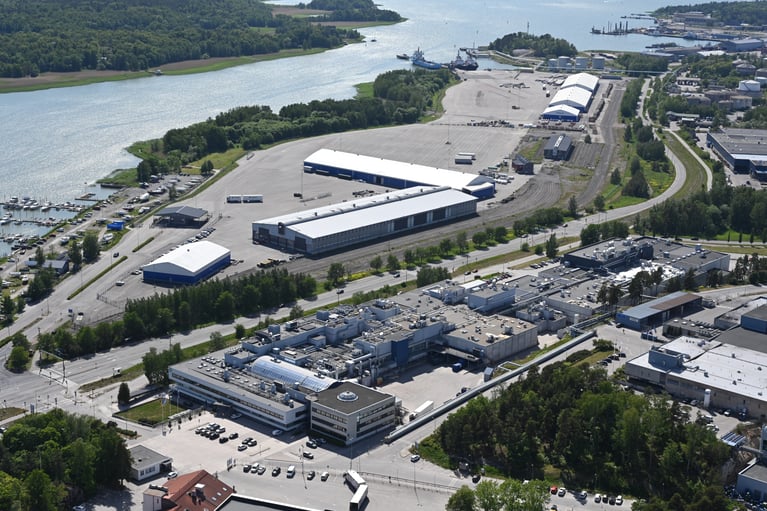 Ilmakuva Turun tuotantolaitoksesta.