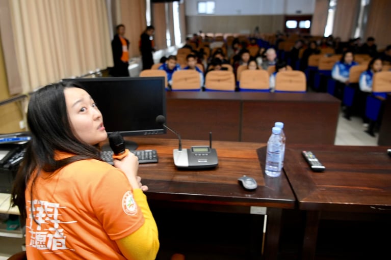 baierdalianyuangongzhiyuanzheweidalianmanglongxuexiaoxueshengjiangjiedianying.jpg