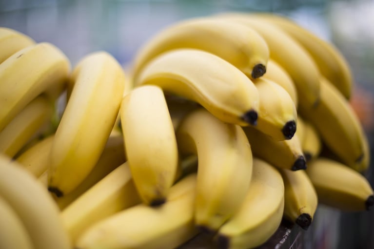 Bananas_on_a_market M69397.jpg