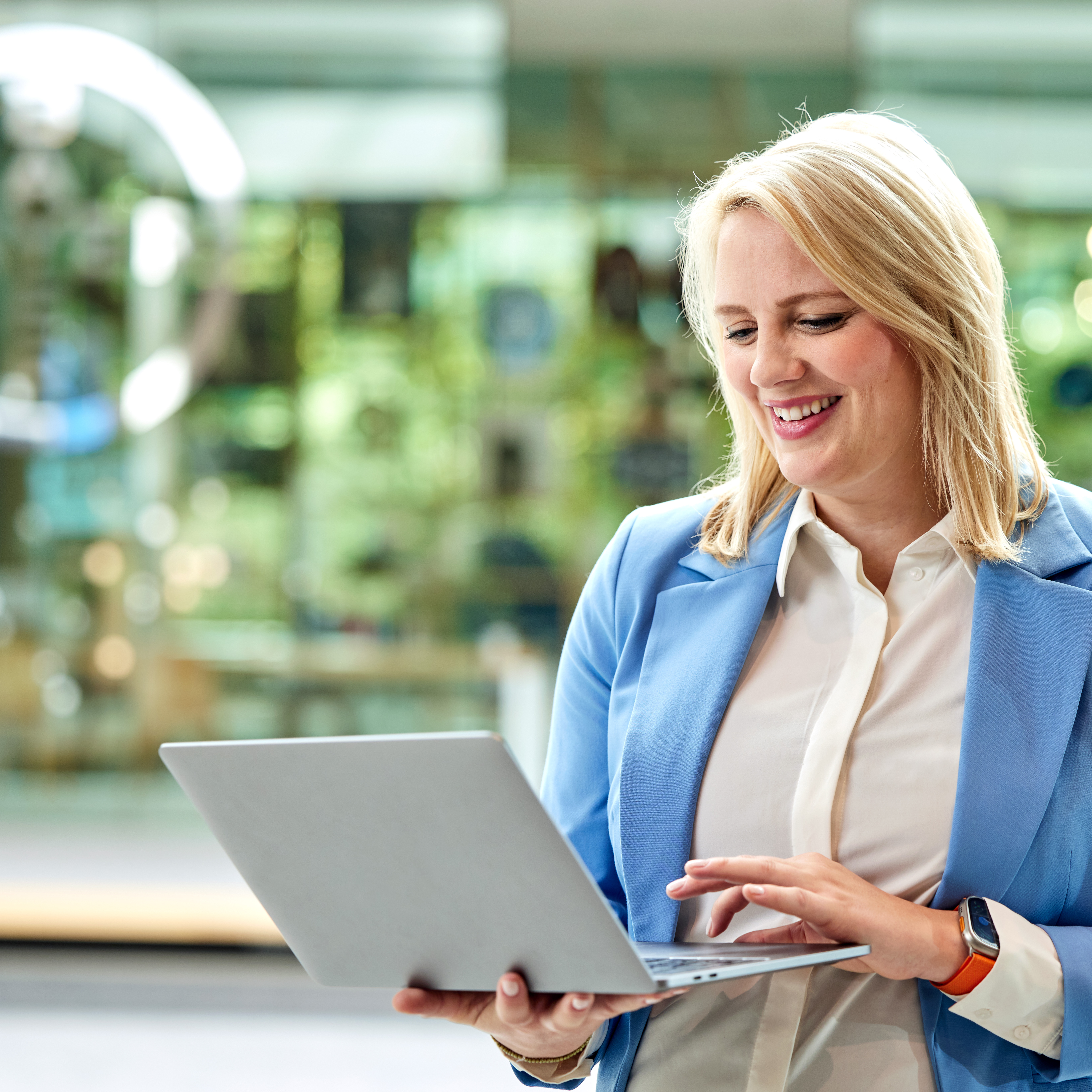 bayer-mitarbeiter-am-laptop-1.jpg