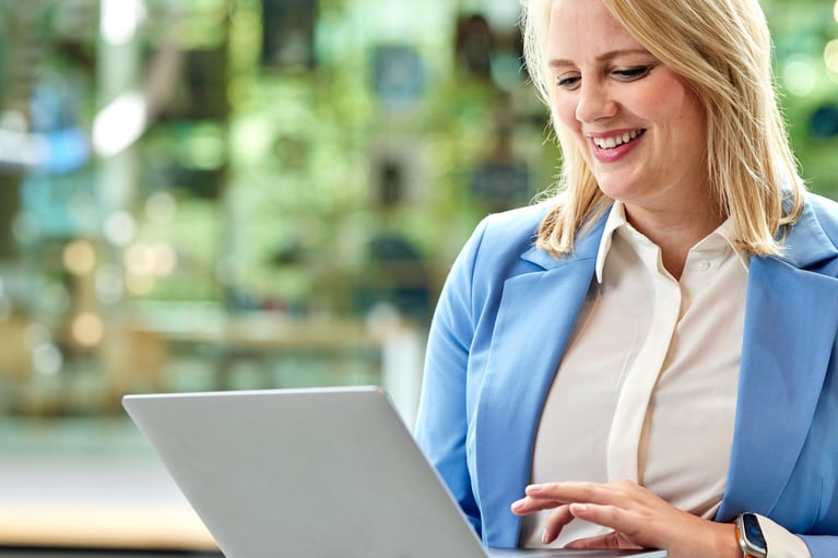 bayer-employee-at-a-laptop-1.jpg