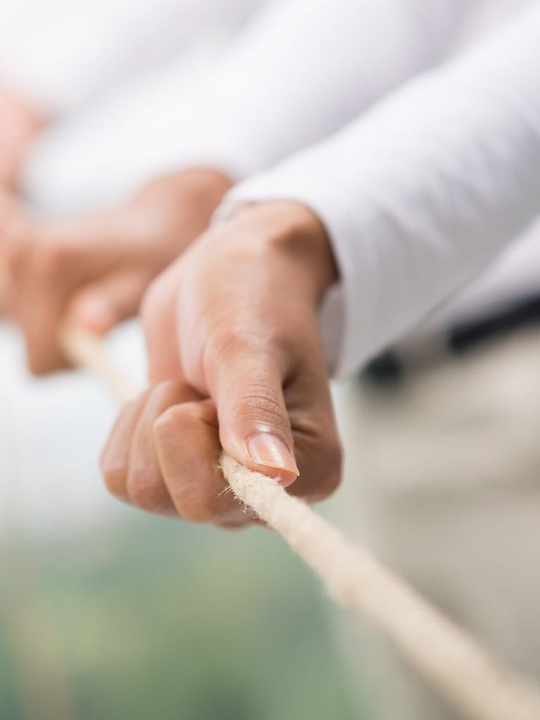 businesspeople-pulling-rope.jpg