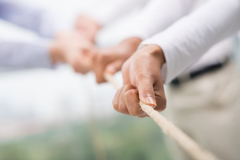 businesspeople-pulling-rope.jpg