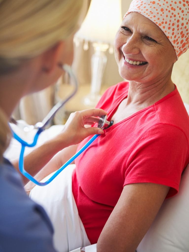 nurse listening heartbeat 0