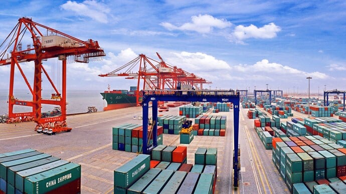 containers_in_dock-690.jpg