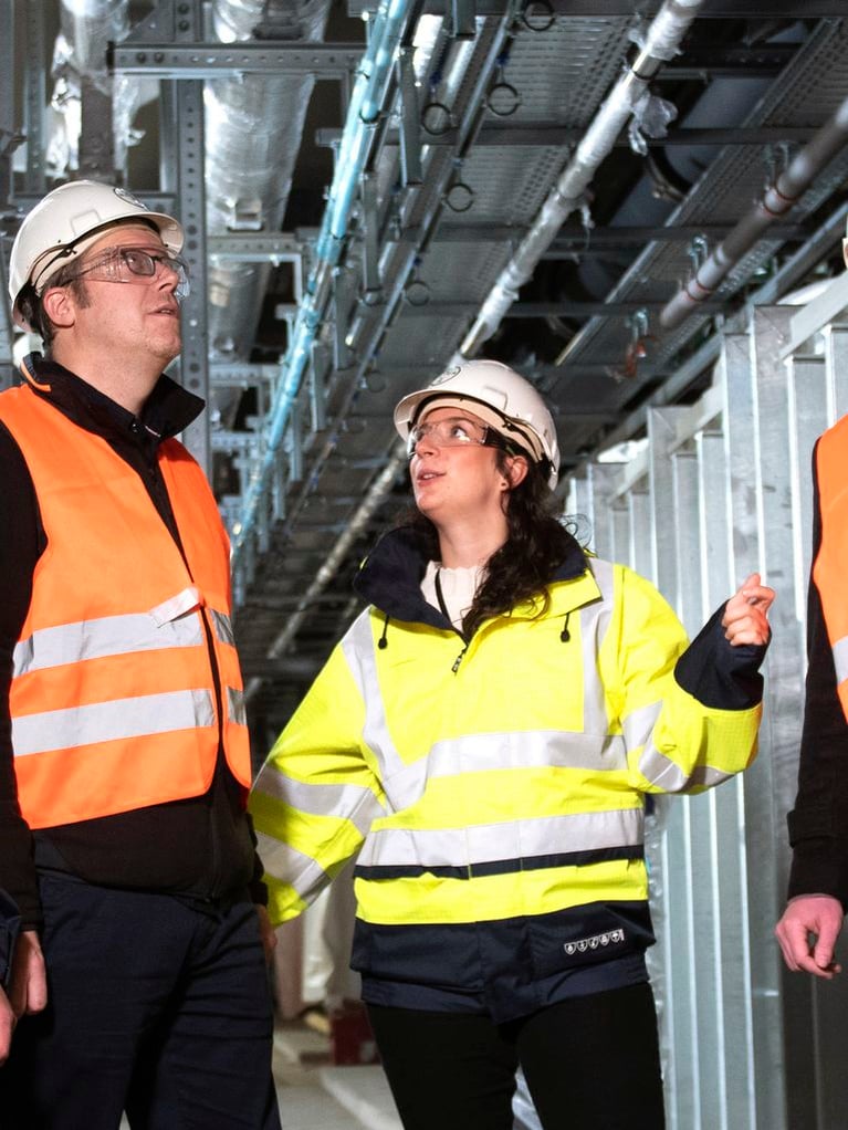 Julia or Luzaan option 1.jpg