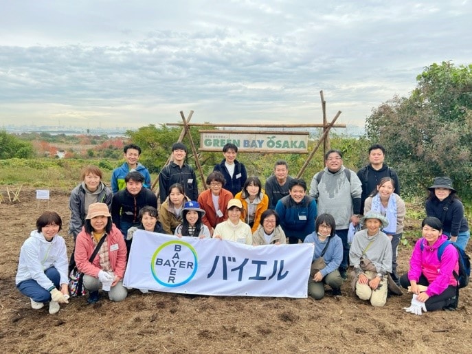 植樹を行った当社社員ボランティア