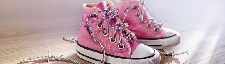 debra-schuhe-quer-cropped-1440x416.jpg