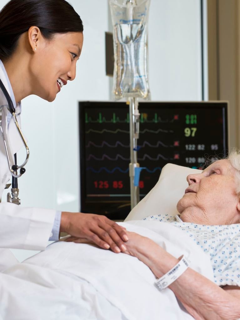doctor_woman_cardiogram.jpg