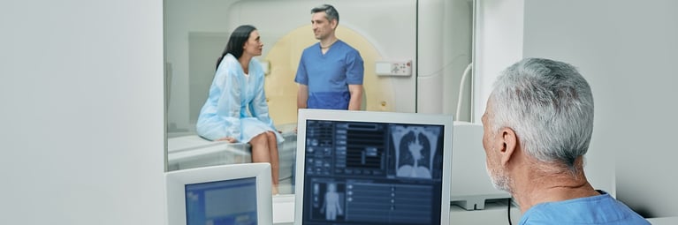 doctors-at-a-tomograph-scanner-2.png
