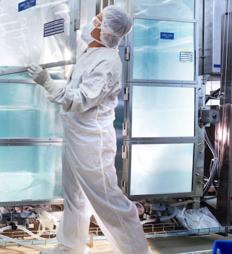 Employee_at_Kogenate_production_5 (1)_1.jpg