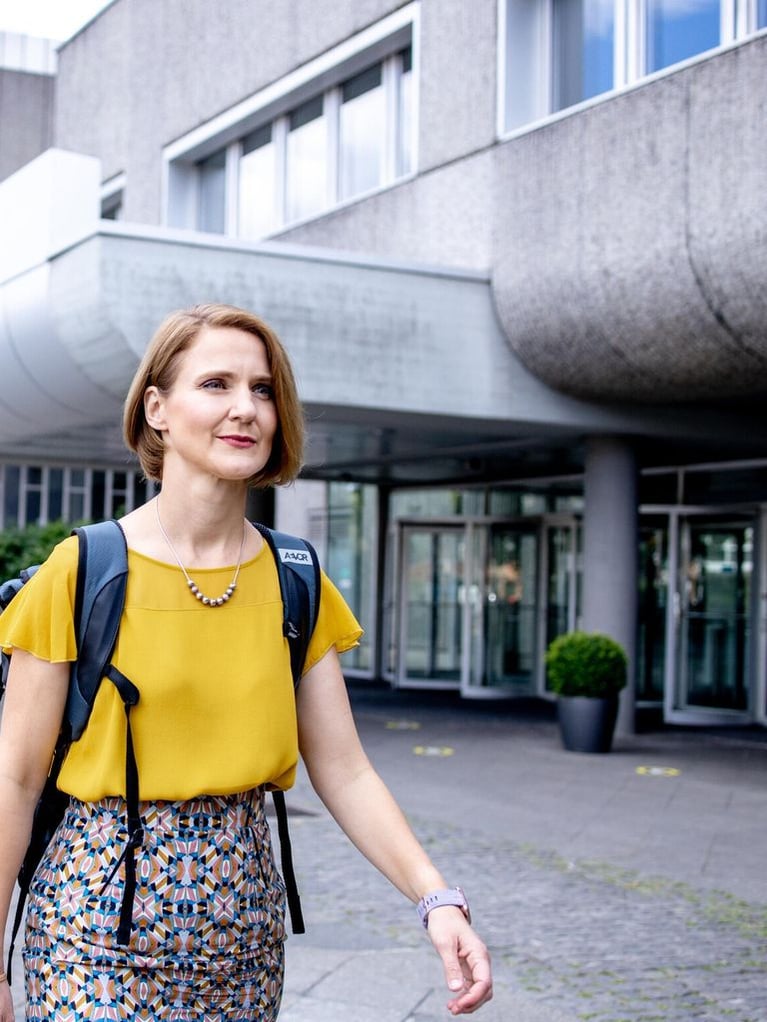 employee_in_front_of_bayer_building.jpg