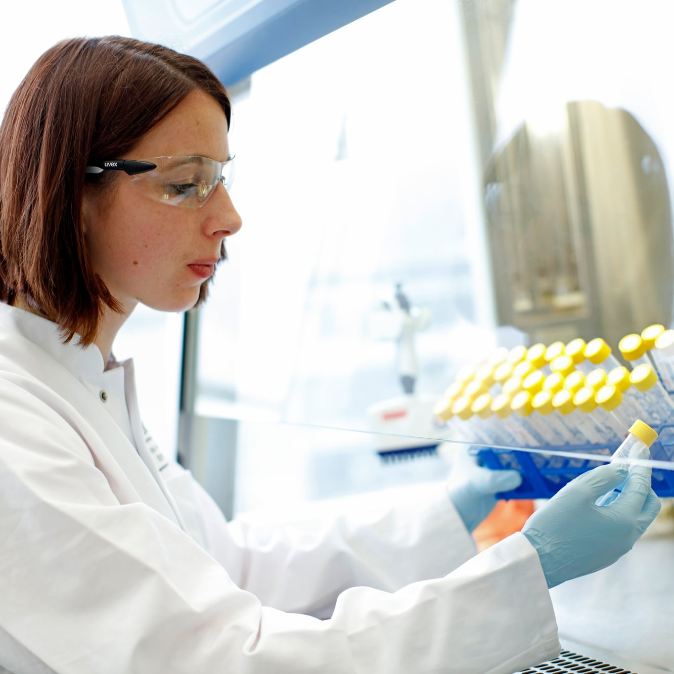 Researcher at a cleanbench 1