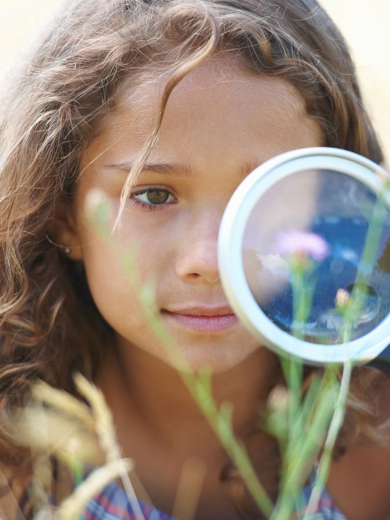 Girl playing with magnifyer