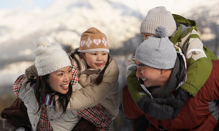 family-hiking-winter-1280x720.jpg