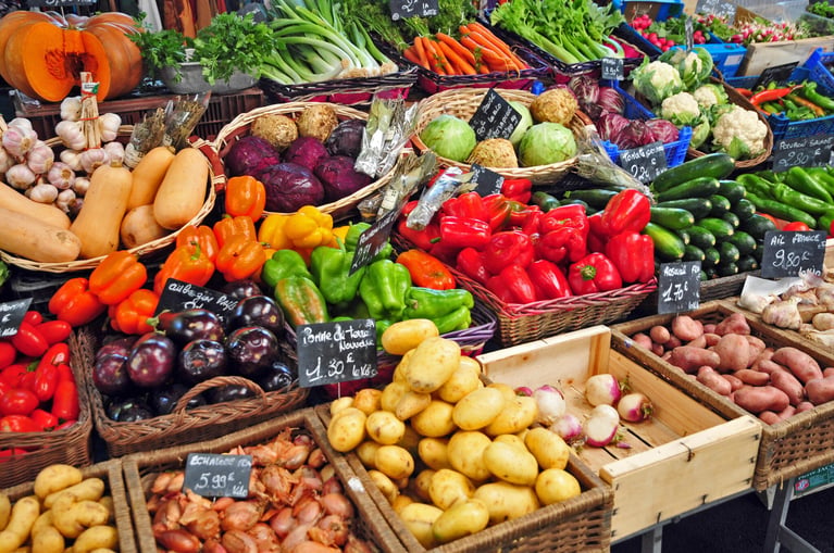 fruits_and_vegetables_on_market_4 (1)_0_0.jpeg