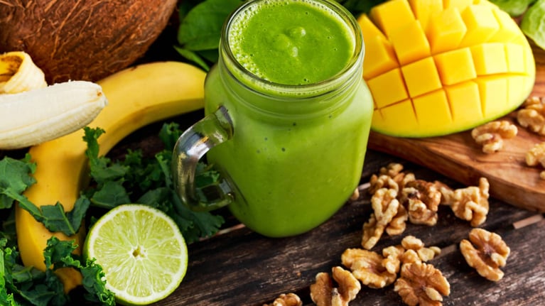 Green_smoothie_and_fruits (1).jpg